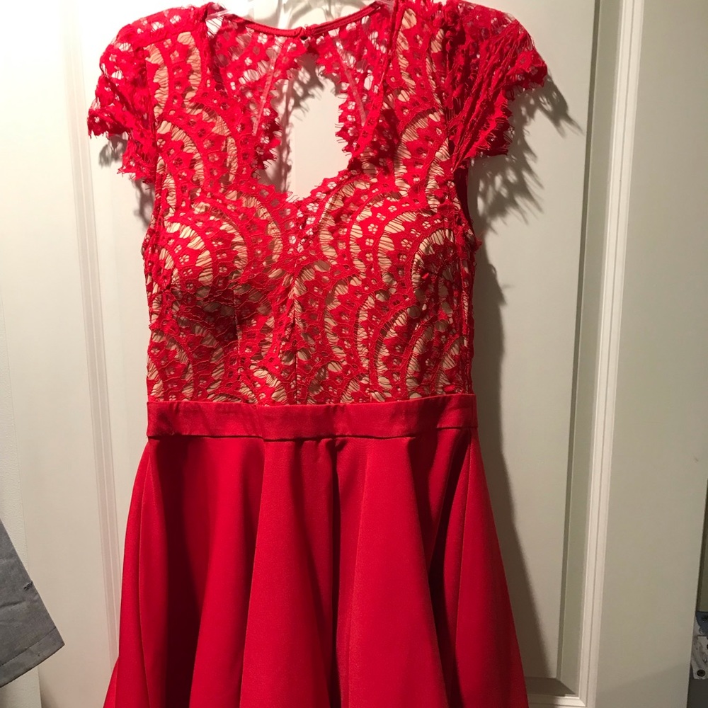 Super cute & fun red dress with flowy bottom
